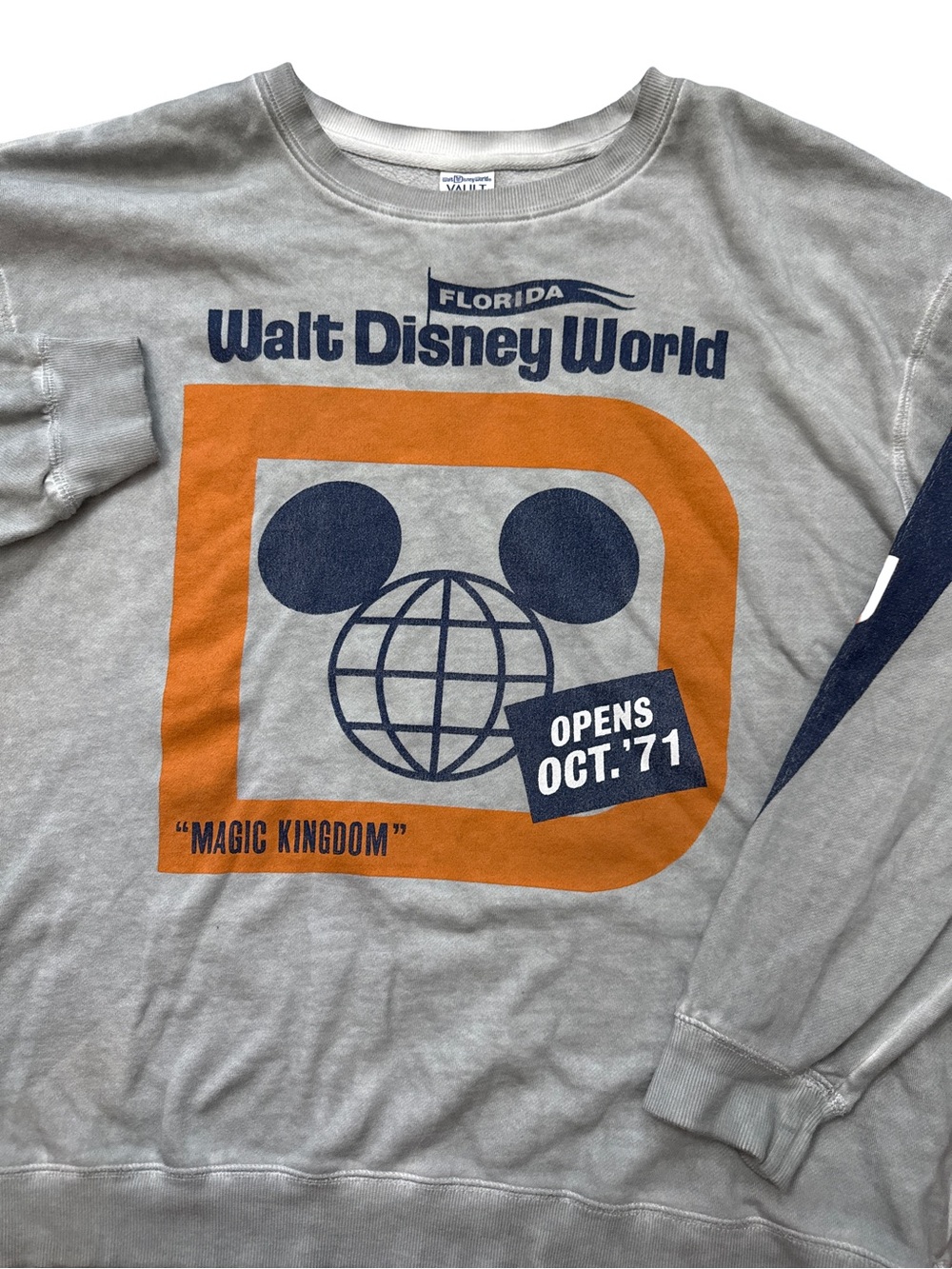 Walt Disney World Sweatshirt 50th Vault Collection 1971 L Women’s Magic Kingdom